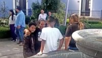 “Me paralicé un tiempo”: adolescente migrante se reúne con su familia tras separarse en “La Bestia”