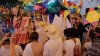 La Guelaguetza: una mujer en Arizona exhibe el encanto de esta fiesta