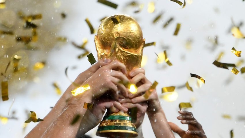 TOPSHOT – France’s players lift the Fifa World Cup trophy after the Russia 2018 World Cup final football match between France and Croatia at the Luzhniki Stadium in Moscow on July 15, 2018. – France won the World Cup for the second time in their history after beating Croatia 4-2 in the final in Moscow’s Luzhniki Stadium on Sunday. (Photo by Jewel SAMAD / AFP) / RESTRICTED TO EDITORIAL USE – NO MOBILE PUSH ALERTS/DOWNLOADS        (Photo credit should read JEWEL SAMAD/AFP via Getty Images)