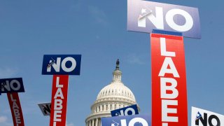 El partido No Labels entabla demanda para impedir que demócratas utilicen su agrupación para postular candidaturas
