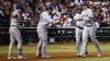 Rangers vencen 11-7 a los D-backs y toman ventaja de 3-1