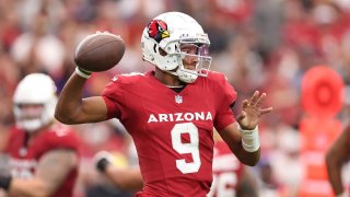 Los Vikingos adquieren al mariscal de campo de los Cardinals, Josh Dobbs