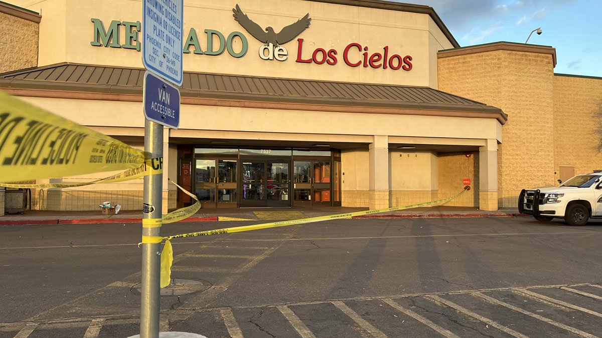 Arizona Autoridades investigan tiroteo en Desert Sky Mall Telemundo