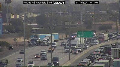 Cierran carriles de la I-10 cerrada cerca de Avondale tras accidente entre varios semirremolques