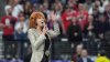 Video: Reba McEntire, la superestrella del country, canta el himno nacional antes del Super Bowl