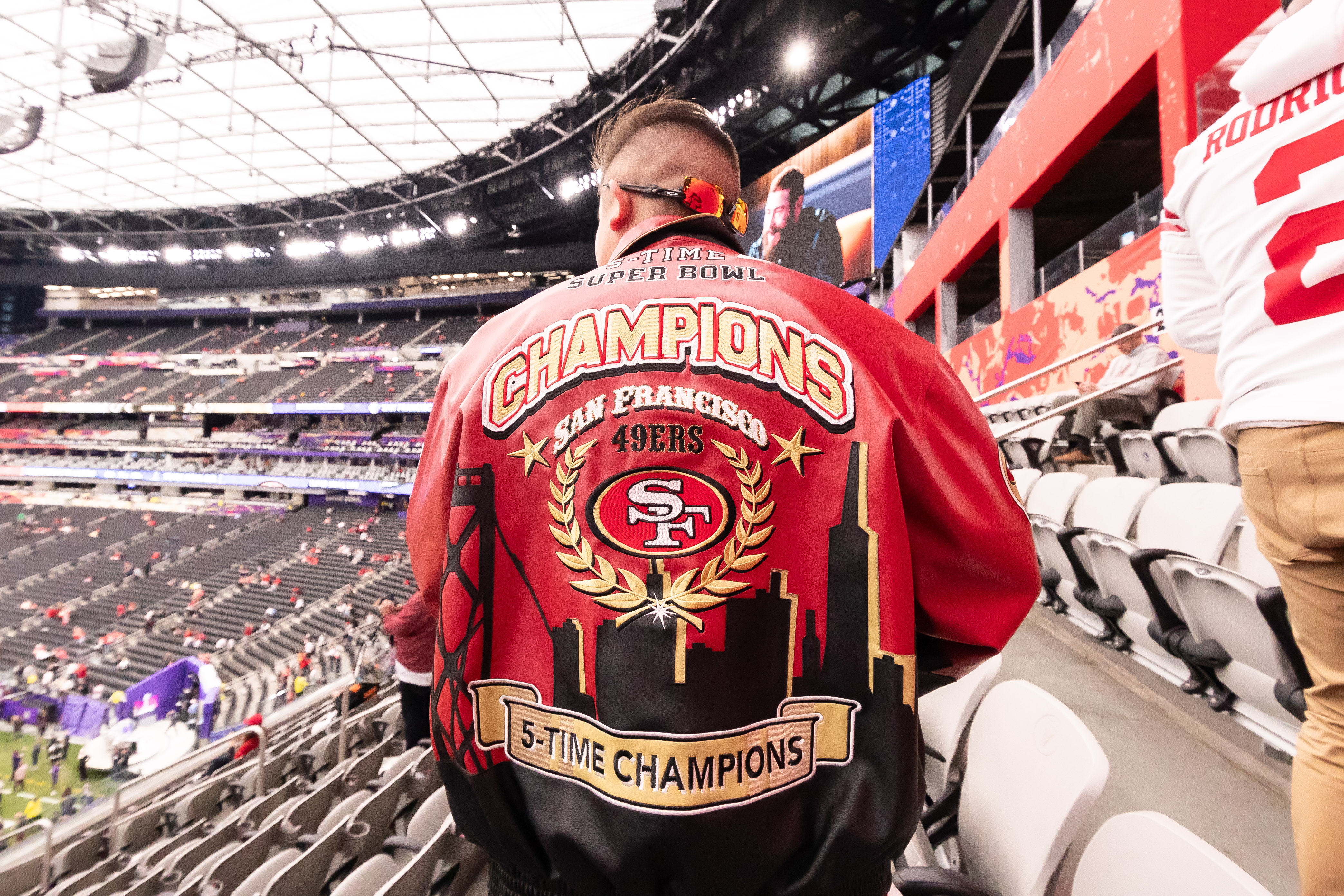 Fotos así lucieron los fanáticos en el Super Bowl 2025 Telemundo