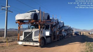 Arizona: Arrestan a sospechoso de robar tráiler que transportaba 10 vehículos en Willcox