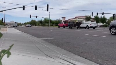 Hombre en silla de ruedas muere tras ser atropellado por un camión de basura en Mesa