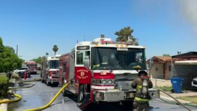 Dos personas son desplazadas después de que una casa se incendiara en Phoenix