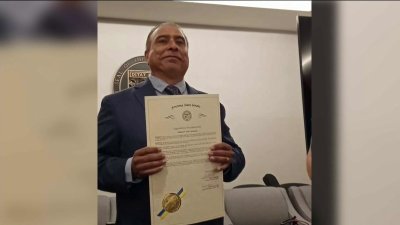 Empresario mexicano recibe distinción en el Senado de Arizona