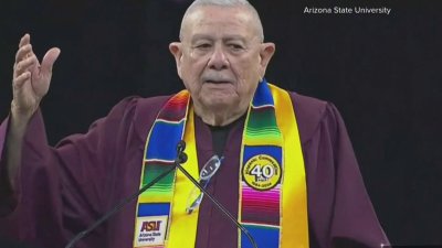 Alfredo Gutiérrez fue expulsado de ASU en 1968: hoy a sus 78 años por fin se gradúa