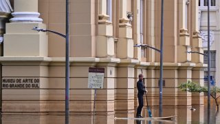 Sube a 158 el número de muertos por las graves inundaciones en el sur de Brasil