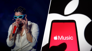 Foto de Bad Bunny en un concierto de Puerto Rico y un teléfono con el app de Apple Music.