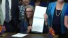 Hobbs firma ley que deroga una antigua prohibición del aborto