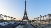 París 2024: la Torre Eiffel exhibe los 5 aros olímpicos