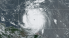 El extremadamente peligroso huracán Beryl se fortalece mientras se mueve rápido por el sureste del Caribe