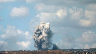 Israel bombardea y deja 492 muertos en el Líbano en un día de violencia inusitada