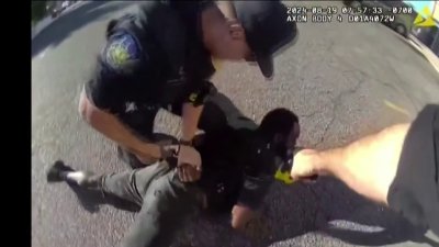 Captado en cámara: policía de Phoenix usa pistola eléctrica contra un hombre con parálisis cerebral