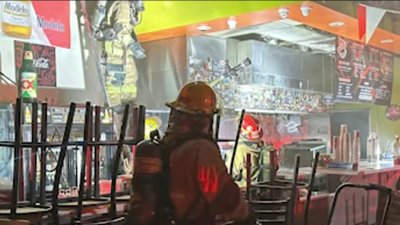 Taquería Tacos Boys sufre daños tras incendiarse el domingo