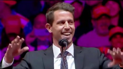 Polémico comentario de comediante en evento de campaña de Trump