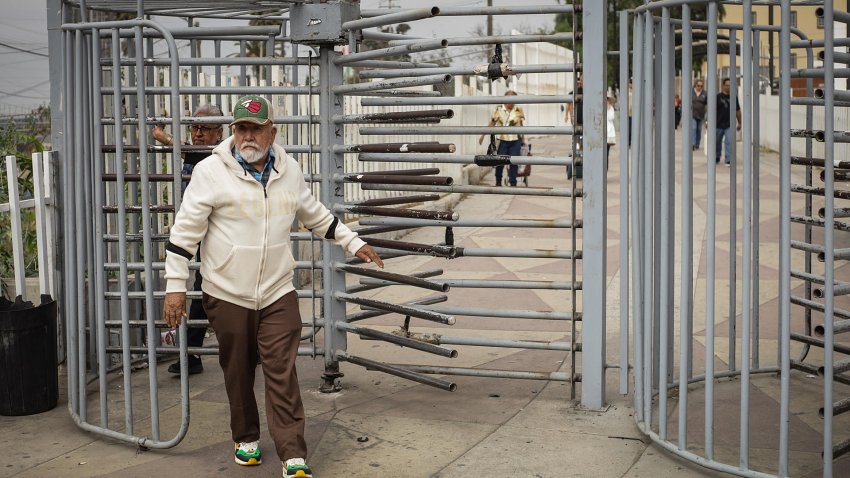 Ciudadanos binacionales acusan de malos tratos a agentes mexicanos en la frontera con EEUU