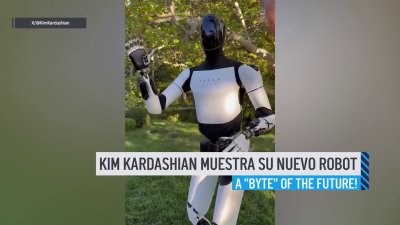 ¡Qué tal Arizona! Kim Kardashian muestra su nuevo robot Tesla