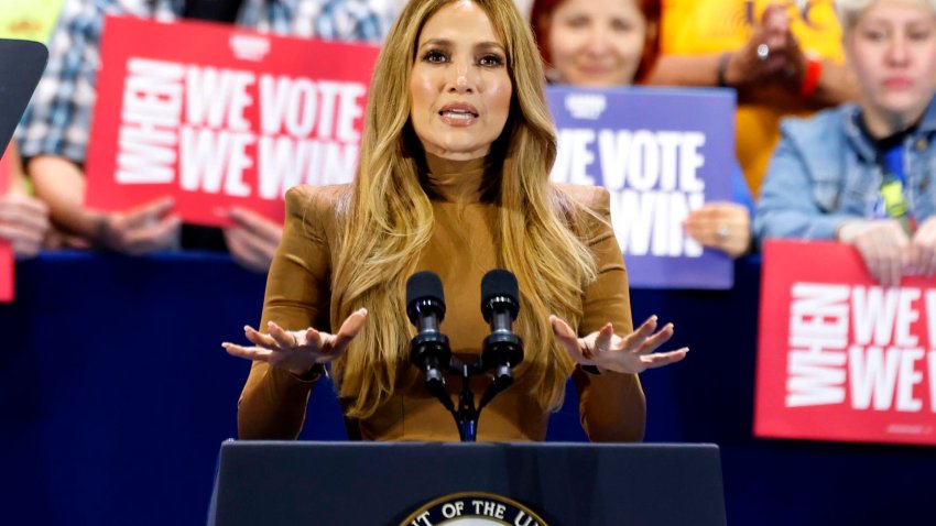 Las Vegas (United States), 01/11/2024.- Actor and singer Jennifer Lopez speaks at Democratic presidential candidate US Vice President Kamala Harris’ campaign rally at Craig Ranch Regional Park in North Las Vegas, Nevada, USA, 31 October 2024. (Elecciones) EFE/EPA/BIZUAYEHU TESFAYE