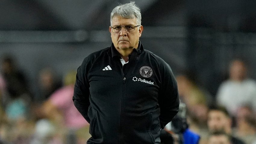 Gerardo Martino, técnico del Inter Miami, durante el partido contra Atlanta United en los playoffs de la MLS, el viernes 25 de octubre de 2024, en Fort Lauderdale, Florida. (AP Foto/Rebecca Blackwell)