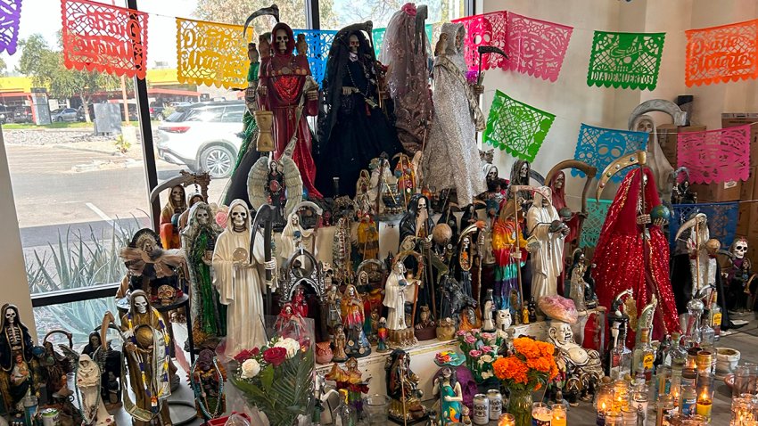 Celebran en este Día de Muertos a la Santa Muerte en Phoenix