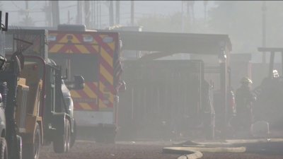 Incendio en Phoenix provoca evacuación de residentes