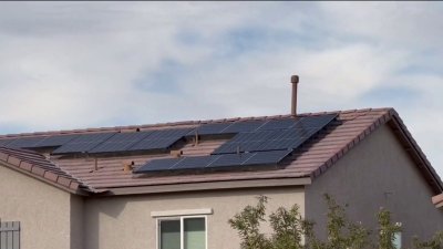 Comisión de Corporaciones mantiene tarifa mensual de APS para clientes con paneles solares