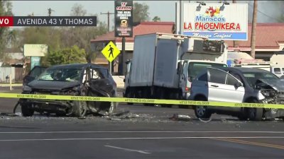 Accidente vehicular en 43rd Avenue y Thomas en Phoenix deja cinco heridos