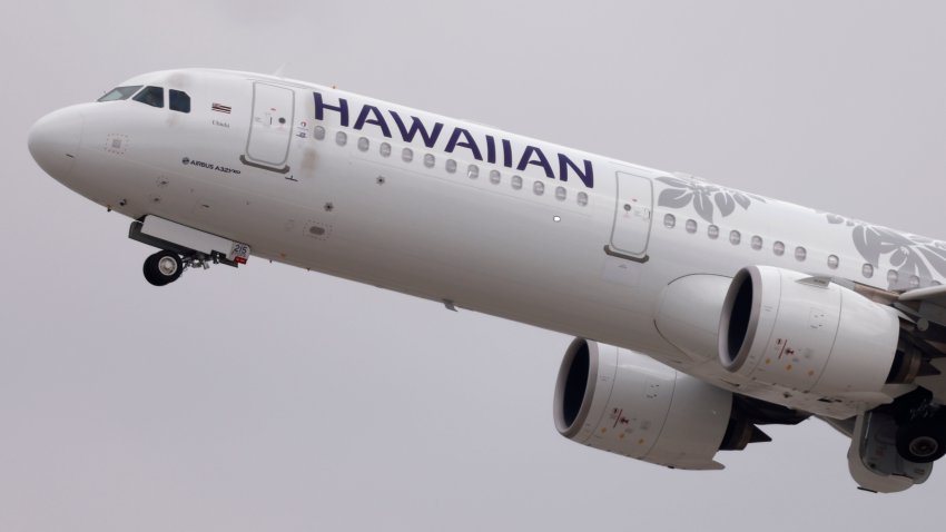 LOS ANGELES, CALIFORNIA – SEPTEMBER 19: A Hawaiian Airlines Airbus A321 departs Los Angeles International Airport en route to Kailua-Kona on September 19, 2024 in Los Angeles, California.  (Photo by Kevin Carter/Getty Images)