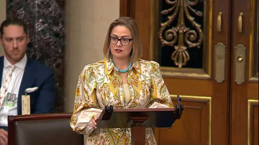 Kyrsten Sinema pronuncia discurso de despedida en el Senado y destaca la importancia de mantener las normas