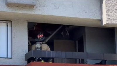 Reportan incendio en complejo de apartamentos en Mesa