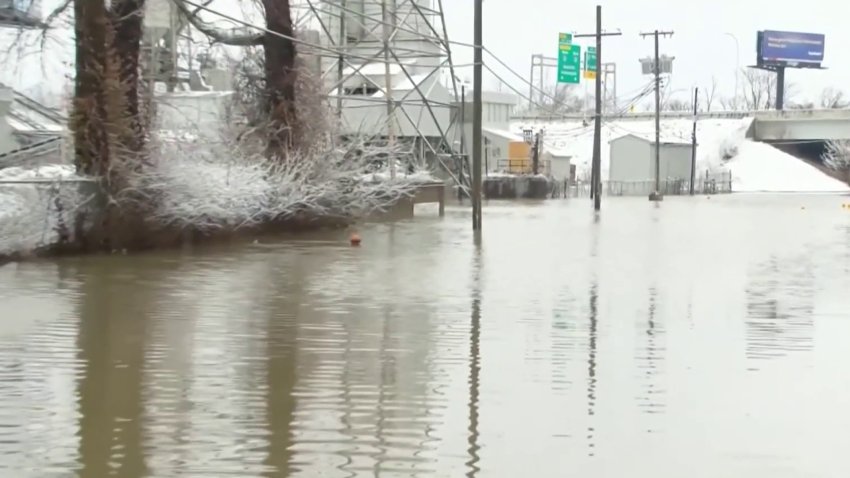 Tormenta invernal provoca inundaciones y nevadas intensas en EEUU