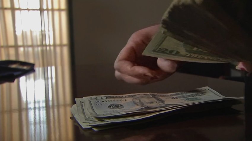 Cuánto efectivo deberías tener en casa y ahorros para emergencias, según los expertos