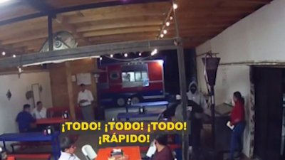 Captado en cámara cómo encapuchados roban taquería al norte del valle
