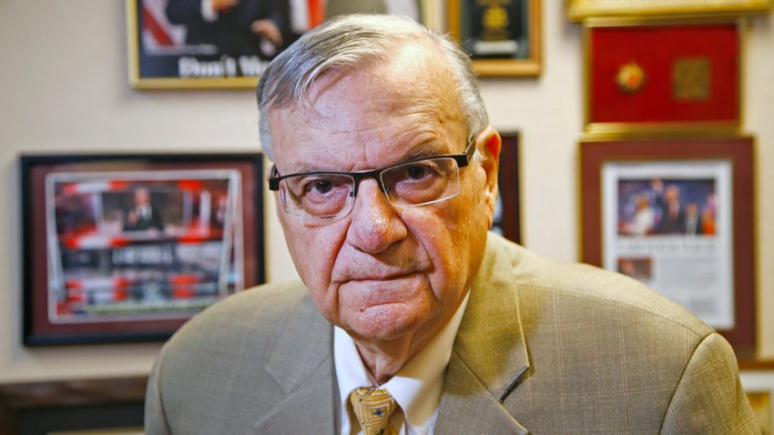 Contribuyentes de Phoenix aún pagan por las redadas migratorias de Joe Arpaio