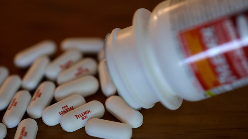 SAN ANSELMO, CALIFORNIA &#8211; SEPTEMBER 22: In this photo illustration, Tylenol caplets are displayed on September 22, 2025 in San Anselmo, California. The Trump administration will reportedly link use of the painkiller acetaminophen during pregnancy to autism during a White House press conference today. (Photo Illustration by Justin Sullivan/Getty Images)