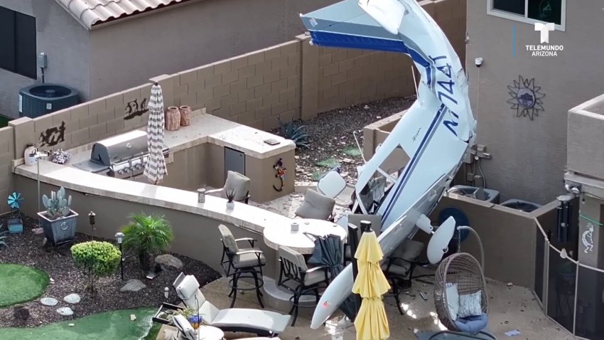 Avioneta se estrella en patio de casa en el norte de Phoenix