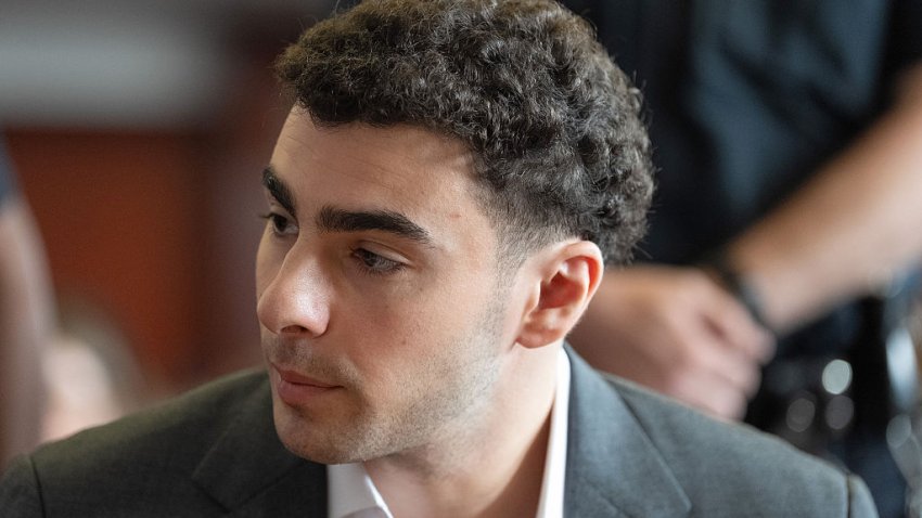 Luigi Mangione talks to one of his lawyers in Manhattan Supreme Court Tuesday, Aug. 11, 2026, in Manhattan, New York. Mangioneâs trial for the 2024 killing of UnitedHealthcare CEO Brian Thompson. (Barry Williams/New York Daily News/Pool/Tribune News Service via Getty Images)