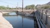 Hallan cuerpo flotando en canal en Phoenix