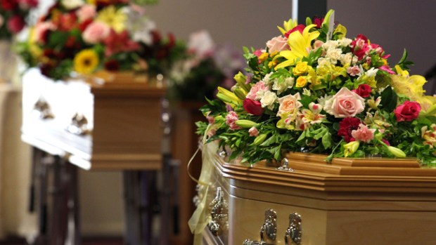 Video: Vuelve a morir tras “despertar” en funeral