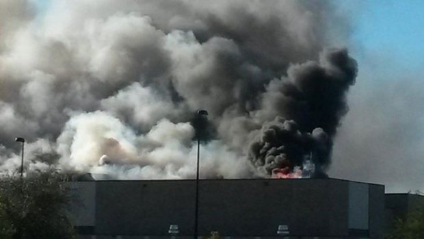 Video: Kansas: se estrella avioneta en edificio