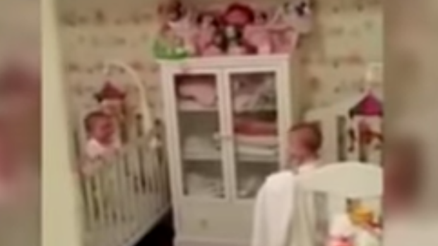 Video: ¡Adorable! Bebés juegan a las escondidas
