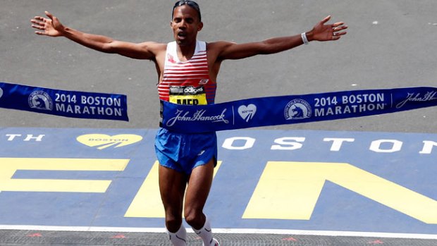Video: Un estadounidense gana la maratón