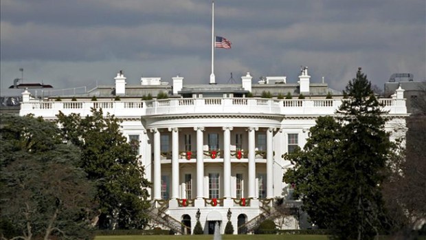 Video: Ponen paneles solares en la casa blanca