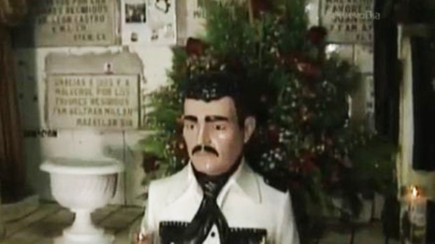 Video: La devoción de "El Chapo" y otros narcos