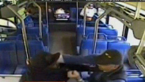 Video: Captan golpiza a conductor de autobús